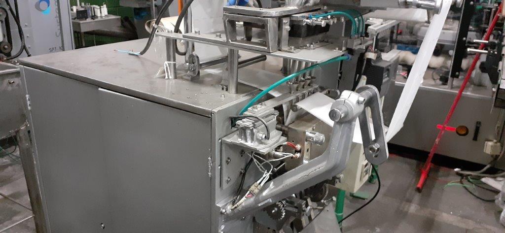 Envasadora linear de 7 pistões para liquidos. Envasadora linear de 7 pistões para liquidos.